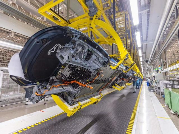 科技引擎驱动中国汽车出海 汽车零部件产业的崛起与挑战